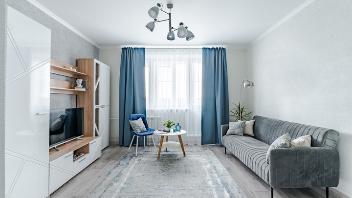 Innenansicht auf ein modern eingerichtetes Wohnzimmer